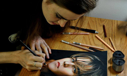 直接可以出師了！大學生用畫筆代替相機畫出名人肖像 Heather Rooney、色鉛筆、畫、照片、肖像