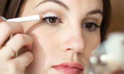 睫毛膏乾了怎麼辦？女孩們都要知道的美妝小密技 makeup、化妝、密技、美妝、技巧