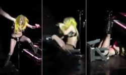 頭髮被電風扇捲進去也要唱！歌手演唱會大出糗慘痛實錄 跌倒、摔倒、滑倒、出糗、賽琳娜