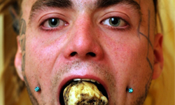 吃屁男參上！以藝術之名─狂人吃掉自己的屁肉 吃屁、醫療、醫學、異常、挪威