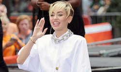 可以很瘋也可以很時尚！從麥莉造型學夏天穿搭 麥莉、Miley Cyrus、麥莉希拉、造型、穿搭