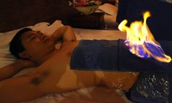 你的肉想要幾分熟？一絲不掛中國火烤活人療法 火療法、中國、福建、養生館、火烤