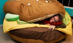 吃貨專屬！漢堡、比薩造型床組讓你睡到流口水 漢堡、比薩、鬆餅、床單、床組