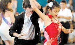 紀錄一起唱歌跳舞的美好！今年夏天不可錯過的歌舞紀錄片 歌舞、音樂、舞蹈、紀錄片、伴唱人生、不如跳舞、上海老爵士、哈囉？！交響樂團、傑克島袋