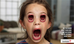 人皮衣剝到最後一層只剩…！網路安全驚悚宣傳精選集 網路、人皮、人皮衣、剝皮、層次、網路、安全、驚悚、宣傳、精選、陷阱、上鉤、防備、兒童、小孩、孩童、青少年、歹徒、保護、傷害、性侵、性犯罪、犯罪、變態、戀童、嚴重、恐怖、詭異、噁心、救助兒童會、法國、保護、機構、瑞士、非政府、組織、Action Innocence、Innocence En Danger、Save the Children