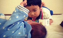 孩子+柴犬=最強組合！不是玩就是睡的人狗三兄弟 Instagram、孩子、兒童、動物、萌