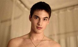 老男人的魅力他最懂！爺爺控同志浪漫物語《菜是老的辣》 菜是老的辣、Gerontophilia、 Pier-Gabriel Lajoie、 Bruce LaBruce、 Katie Boland