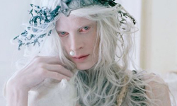 班維蕭的女神是？《The Muse》帶你一窺上空謬思真面目！ 電影、 The Muse、 Tim Walker、 Ben Whishaw、克里絲汀麥克梅納米