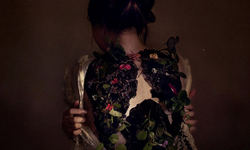 皮膚撕裂、灼燒而後開花　澳洲攝影師的超現實空靈之作 Ingrid Endel、澳洲、攝影、自拍、舞者