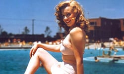 水桶腰女孩該穿豹紋？各種身形的泳裝選購指南 泳裝、泳衣、夏天、身材、比基尼