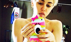 手機殼也是時尚配件！名人也愛不釋手的造型手機殼 手機殼、造型手機殼、明星、名人