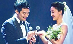 妞快報：無預警宣布結婚！周迅與男友參加活動披婚紗驚喜現身 妞快報、周迅、高聖遠、公益活動、結婚