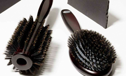 梳子怎麼挑？5款專業造型梳的使用方法 VOGUE、梳子、按摩、髮型