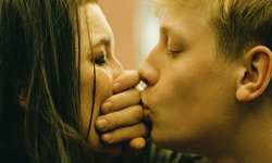 不安的依存關係即將失控？天才導演札維耶多藍新作《媽咪》預告上線 媽咪、札維耶多藍、依存、單親、電影