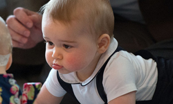 臉臭還那麼可愛也是一種天賦！那些小喬治教我們的事 喬治、喬治王子、小喬治、臭臉、臉臭、可愛、嬰兒、生日、一歲、英國、皇室、孩子、兒童