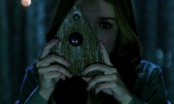 有些『東西』你真的玩不起…《通靈》讓你親身體驗凶宅撞鬼記！ 假鬼假怪、通靈、Ouija、美國、電影、萬聖節、撞鬼、惡靈、碟仙、通靈板