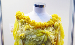 史上最「安全」的洋裝！大膽前衛的保險套洋裝 Adriana Bertini、condom、保險套、澳洲、愛滋病