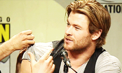 妞快報：《復仇者聯盟》成員出席聖地亞哥動漫展卻慘遭雷神羞辱？ 復仇者聯盟、雷神、索爾、克里斯漢斯沃、浩克、馬克盧法洛、美國隊長、克里斯伊凡、聖地亞哥動漫展、猛男、肌肉