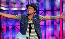 人家站上舞台就會自動長高5公分嘛！8位比妳想像中短小的歐美音樂咖 歐美、明星、娛樂圈、男歌手、矮、身高