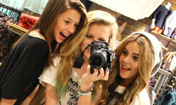 連指甲油都會和衣服精心搭配！十大證據說明妳適合當時尚部落客 部落格、部落客、穿搭、生活、時尚、搭配、拍照、姿勢、單品、配件、指甲油