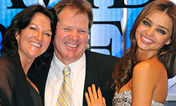 囧瑟夫他爸和他一樣囧嗎？明星的老爸長這樣！ 老爸、父親、亞歷山大斯嘉德、Alexander Skarsgard、泰勒絲、Taylor Swift、Lady Gaga、布魯諾、Bruno Mars、安柏赫德、Amber Heard、喬瑟夫高登李維、Joseph Gordon-Levitt、娜塔莉波曼、Natalie Portman、奧蘭多布魯、Orlando Bloom、米蘭達柯兒、Miranda kerr、貝克漢、David Beckham