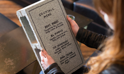 磚塊也能當菜單！比菜色還搶眼的6種怪Menu Brass Tacks、舊金山、雞尾酒、菜單、menu、Churchill、Biergarten、Tonga Room and Hurricane Bar、Trick Dog