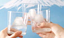 去不成就用它乾杯吧！讓你把富士山握在手中的創意小物 乾杯、富士山、創意、小物、冰塊、日本、手帕、情書