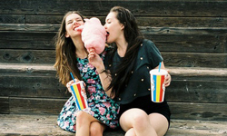 吃大餐前就先把身材拋一邊啦！妳不該提到自己體重的7個時刻 體重、身材、美麗、身體、身形、運動、減肥、重訓、約會、吃飯、飲食