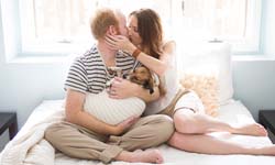 你就像我們親生的北鼻般無可取代！跟毛孩子拍的全家福 北鼻、毛孩子、寵物、狗狗、Jamie Clauss