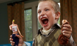 英雄還是混蛋？男買光店裡所有的派只為報復尖叫小屁孩 英雄、小屁孩