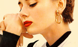 別讓皺紋顯露妳的真實年齡！對抗頸紋抗老祕訣大作戰 脖紋、皺紋、抗老、保養、按摩