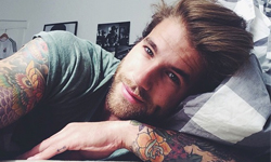 Selena Gomez的新菜是德國劉以豪？微笑刺青男模André Hamann Selena Gomez、André Hamann、德國、劉以豪