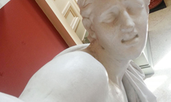 自由女神也難逃被惡搞的命運！8組神煩雕像自拍照 雕像、自拍、Status Selfie、Reddit、鄉民