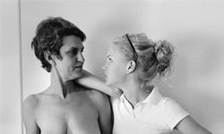 誰也無法阻止她露奶！女攝影師上空自拍持續40年 攝影、上空、露奶、女權、內褲、審美、審美觀、美國、華盛頓特區、攝影師、拍照、藝術、自拍、黑白、Lucy Hilmer、藝術