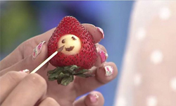 正妹小廚娘李萱教妳做－超卡哇伊草莓人偶 中天綜藝、正妹、小廚娘、李萱、草莓