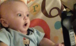 好High好失控！看到遙控器就手足舞蹈的萌寶 YouTube、寶寶、遙控器、失控、High