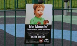 打擊髒亂從吃屎開始！英衛生宣導海報惹爭議 噁心、髒亂、英國、小男孩、傻眼