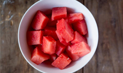 西瓜吃一碗熱量就超標！100卡的水果份量大公開 減肥、瘦身、水果、奇異果、葡萄