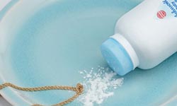 可以解開打結的項鍊？11個神奇的痱子粉妙用 痱子粉、小寶寶、妙用、生活、秘技