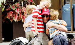 有兩個爸爸的孩子像個寶！名人同志情侶的超萌小孩    同志、同志情侶、Gay Couple、小孩、代理孕母