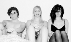 超過2年床伴換不停！女攝影師裸身自拍床上情愛 私話題、2年、床伴、性感、攝影