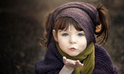 沒有左手的小天使！媽媽拍下超萌小女孩的童話異想攝影集 Holly Spring、Violet、攝影、童話、夢幻