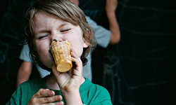 讓小孩知道零食有多好吃就完了！10件育兒書上不會教妳的事 私話題、育兒、親子、小孩、孩子