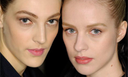 紅脣也能有變化？3種唇妝讓妳整個秋冬都很夯！ VOGUE、漸層、唇色、秋冬、咬唇妝