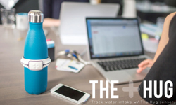 再不喝水小心慢性病！《The Hug》裝置提醒你喝水大小事 The Hug、喝水、脫水、App、藍牙、iOS、手機、年齡、疾病、水瓶