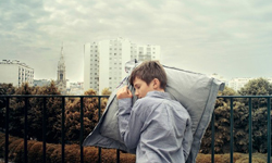 小鎮上兒童集體夢遊？夢真能帶你到任何地方... Alice Lemarin、Sleeping、攝影、夢、兒童、夢想、枕頭、睡、藝術