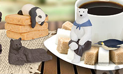 滾來滾去能被原諒嗎？ 超治癒的《白熊咖啡廳》食玩和餐具陪你度過愜意時光！ 白熊咖啡廳、日本、公仔、玩具、動畫