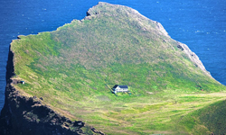 短暫避世隱居的最佳選擇！走訪神祕小島埃德利扎島 Elliðaey、小島、北歐、Elliðaey、碧玉、空靈、韋斯特曼納群島、冰島、