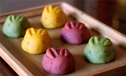 [新聞稿] 中秋月兔來傳藝 擲筊送玉兔月餅 免費呷米粉芋 保庇有好頭路 中秋節、傳統藝術中心、玉兔、月餅、擲筊