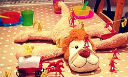 想給你們世上最溫暖的家！同志情侶每日精心佈置領養孩子的餐桌 同志、領養、餐桌、小朋友、動物、童話、可愛、溫馨、感人